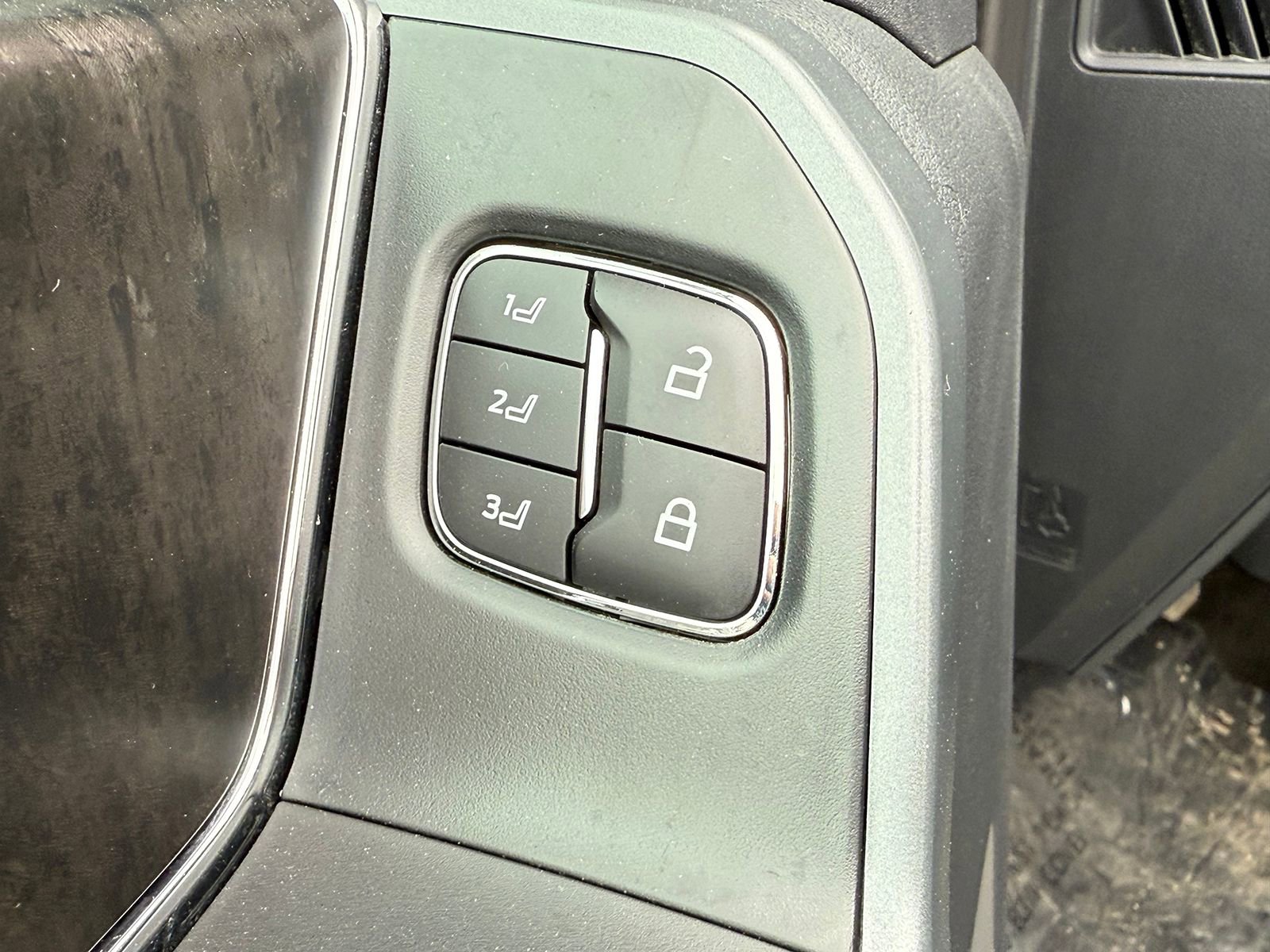 Used 2023 Ford F150 Lariat w/ Trailer Tow Package image 15