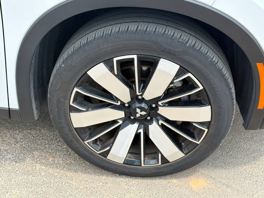 Used 2025 Mitsubishi Outlander SE FWD image 12