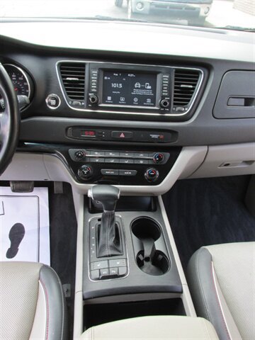 Used 2017 Kia Sedona LX w/ LX Essentials Premium Package FWD image 29