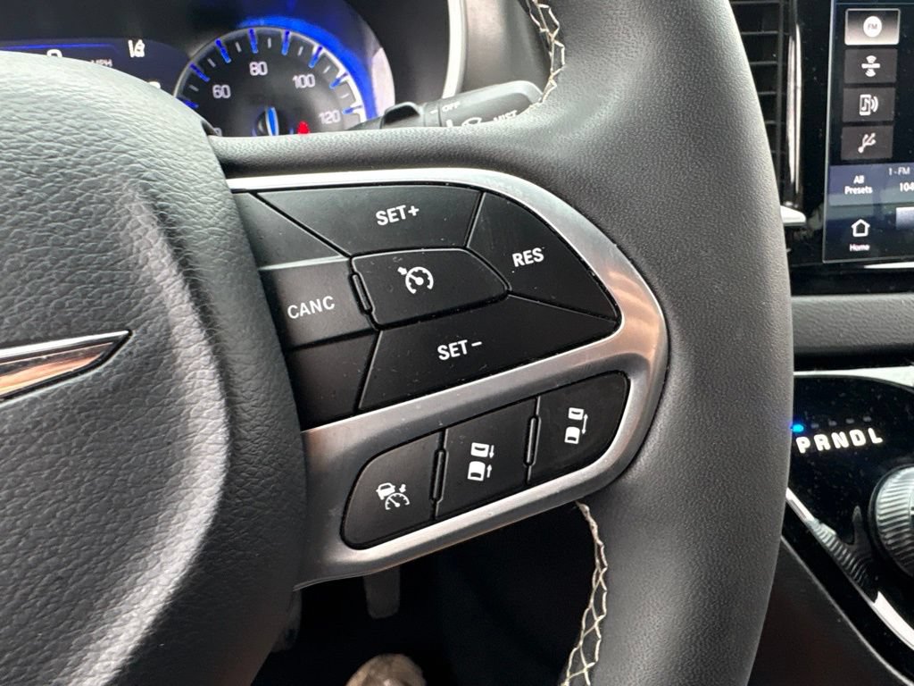 Used 2025 Chrysler Pacifica Select FWD image 22