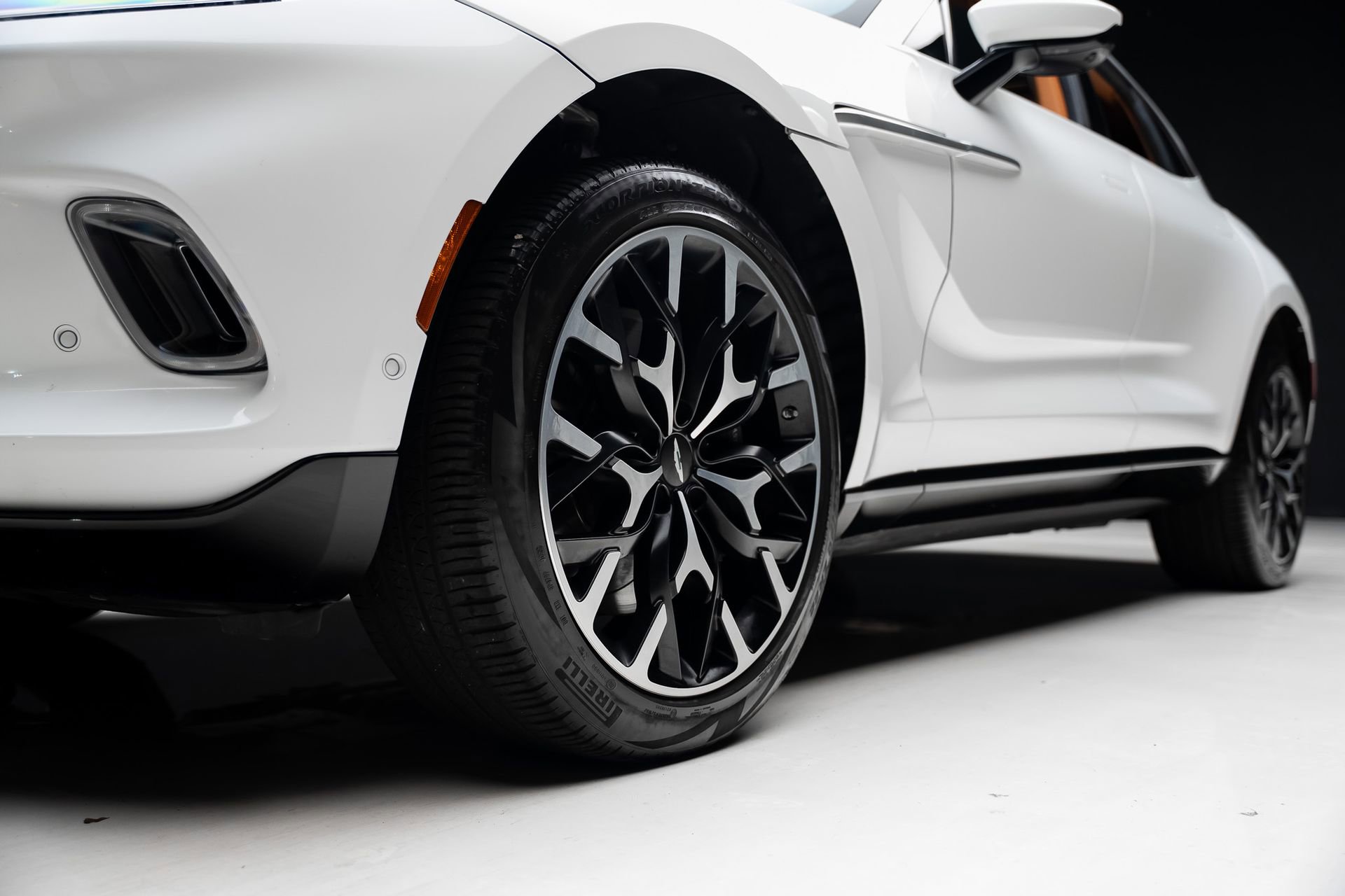 Used 2023 Aston Martin DBX AWD/4WD image 77