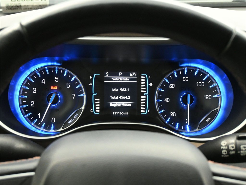 Used 2017 Chrysler Pacifica Touring-L image 7