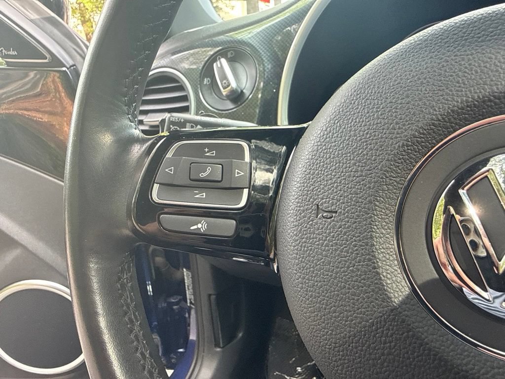 Used 2013 Volkswagen Beetle R-Line FWD image 25