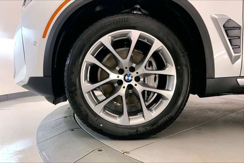 New 2026 BMW X5 xDrive40i w/ Climate Comfort Package image 9