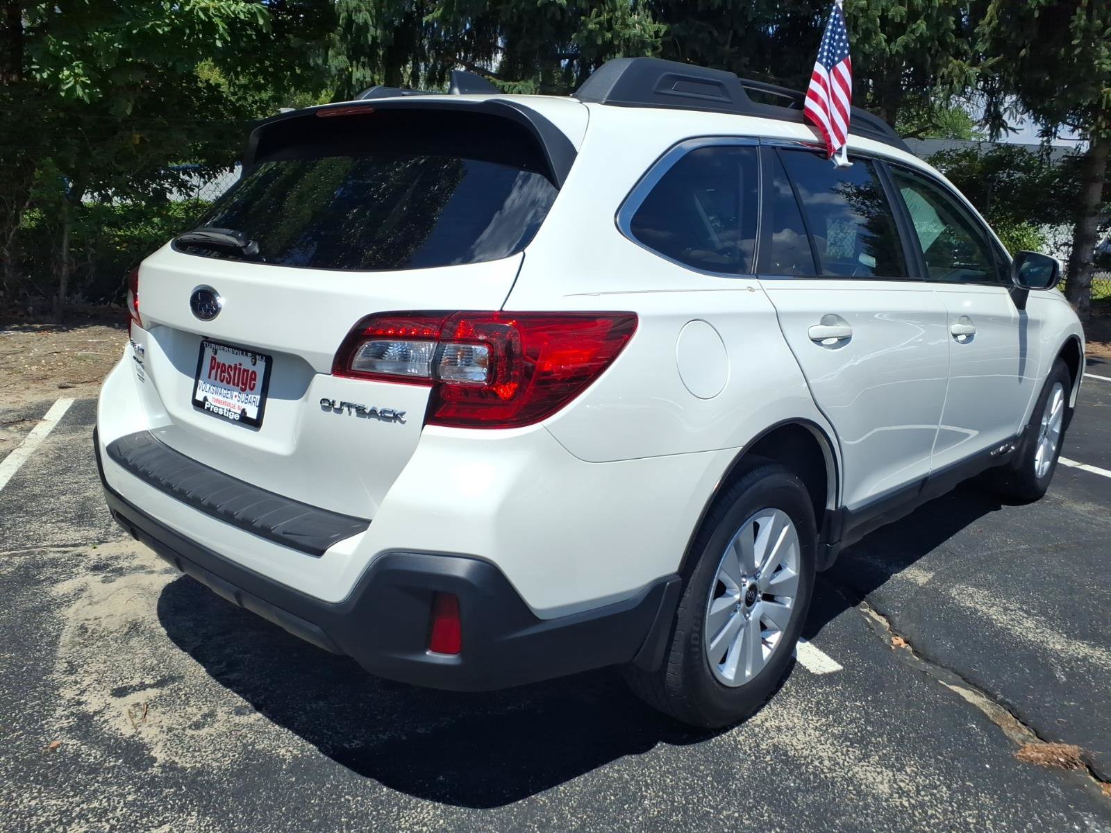 Used 2018 Subaru Outback 2.5i Premium AWD/4WD image 2