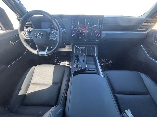 Used 2025 Lexus GX 550 w/ Accessory Package (CT) image 13