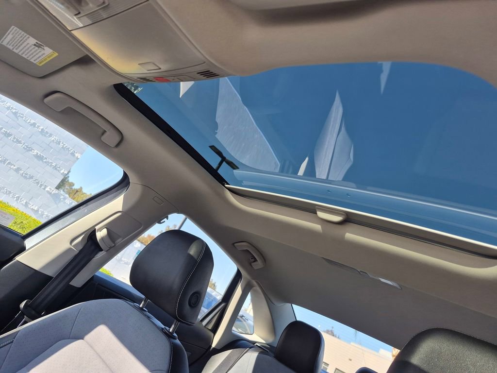 Used 2025 Volkswagen Jetta SE w/ Sunroof Package FWD image 20