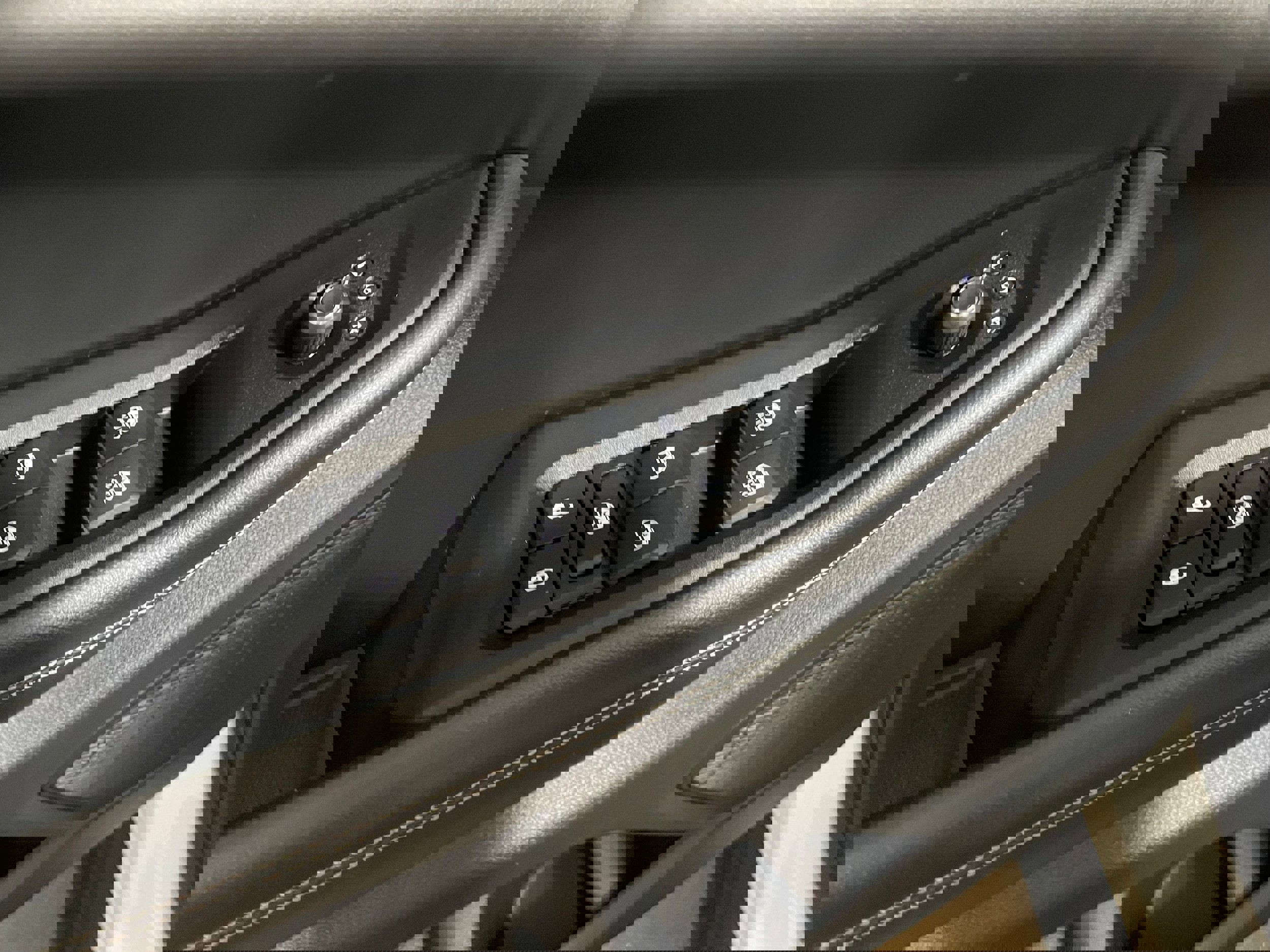 Used 2023 Jeep Grand Cherokee L Laredo image 12