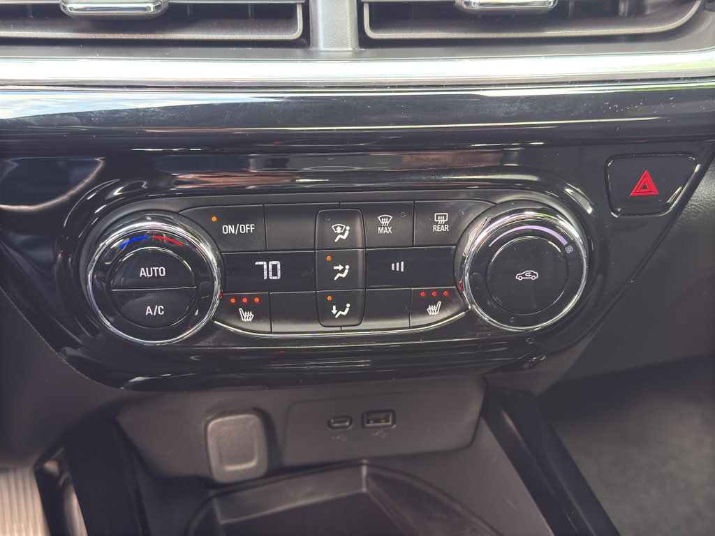 Used 2025 Chevrolet Trax RS w/ Sunroof Package FWD image 26