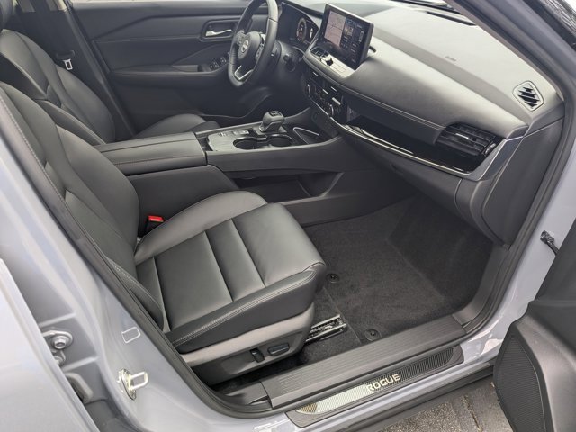 Used 2024 Nissan Rogue SL w/ SL Premium Package image 12