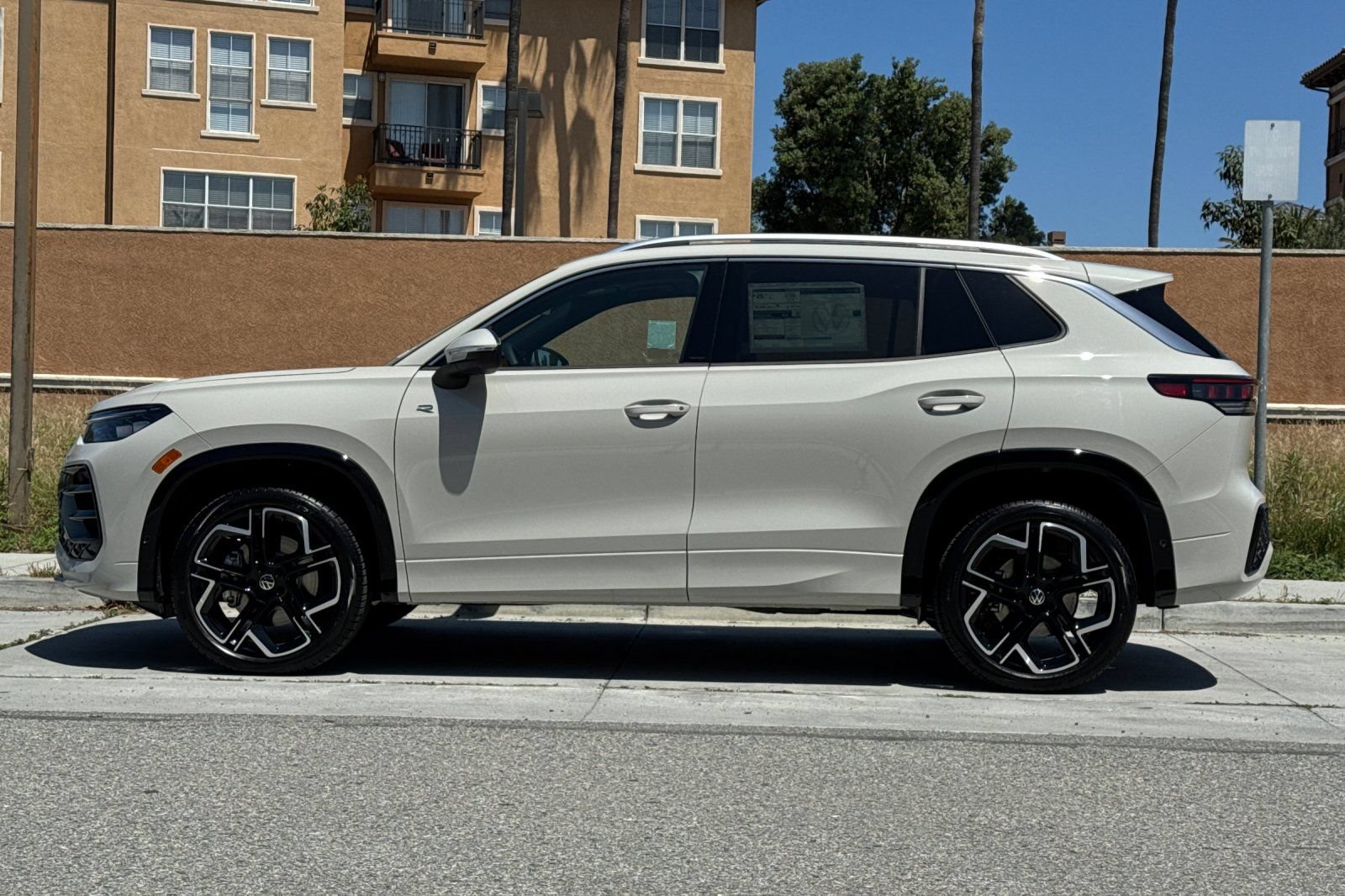 New 2026 Volkswagen Tiguan SEL R-Line AWD/4WD image 7