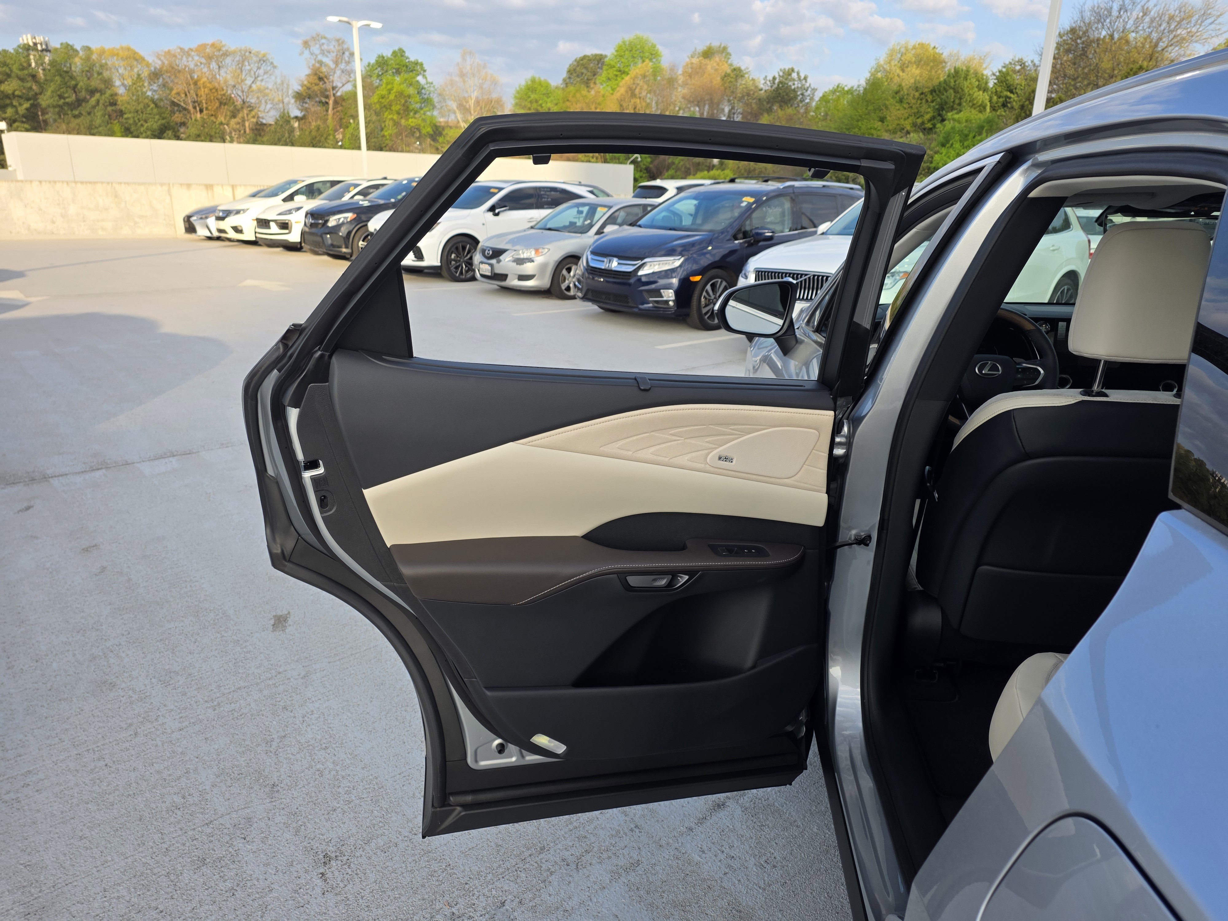 Used 2023 Lexus RX 350 w/ Cold Area Package image 19