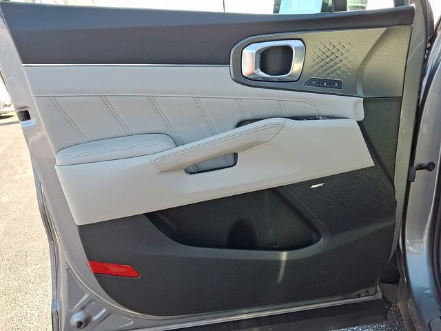 Certified 2023 Kia Sorento SX Prestige w/ Panoramic Sunroof Package AWD/4WD image 13