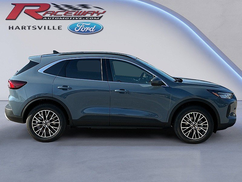 New 2026 Ford Escape SE w/ Class II Trailer Tow Package FWD image 25