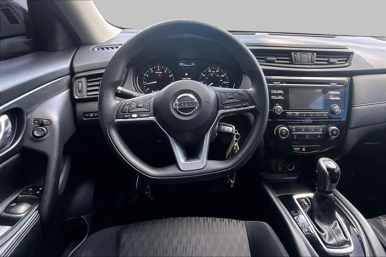 Used 2017 Nissan Rogue S AWD/4WD image 6