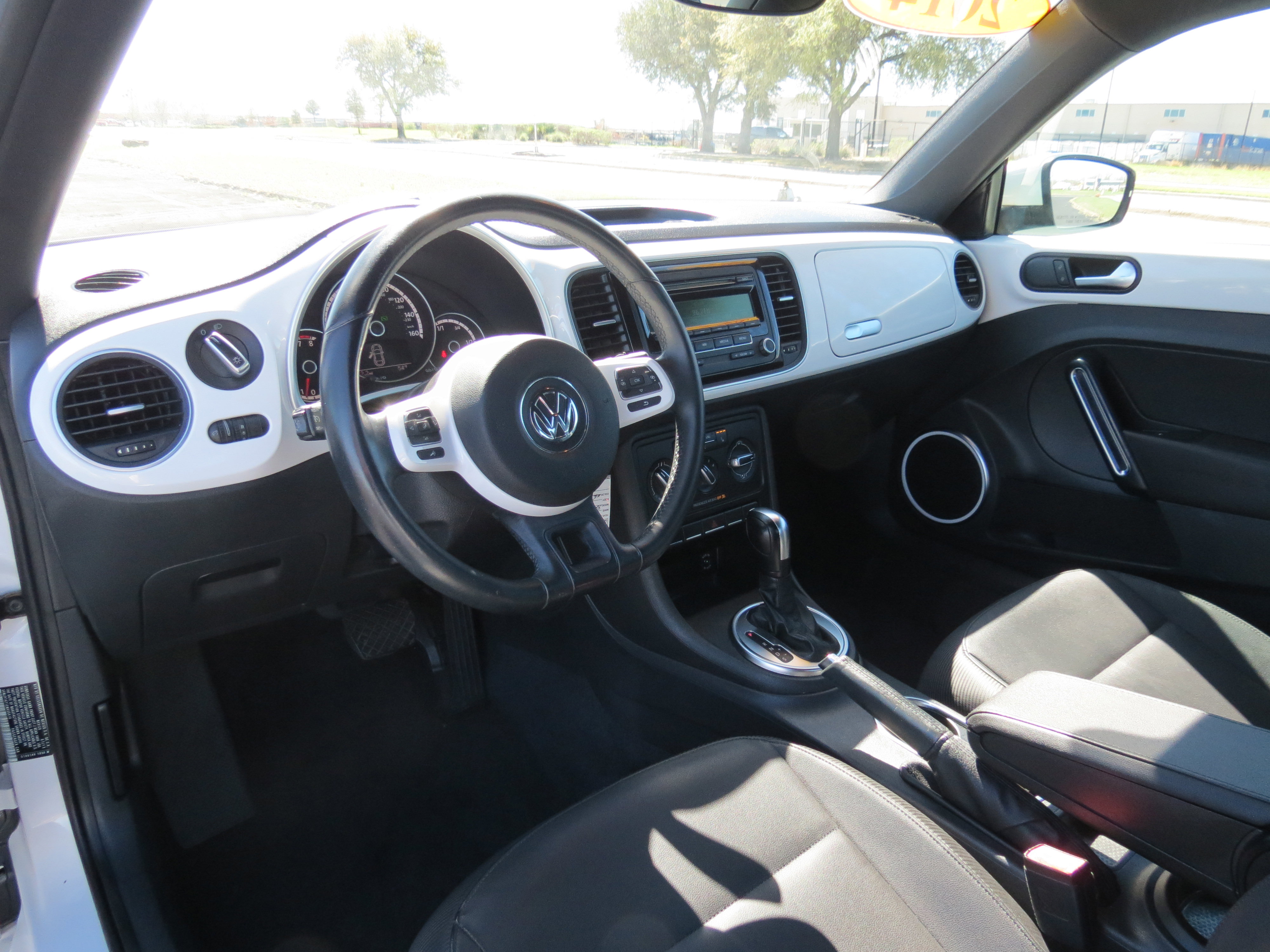 Used 2014 Volkswagen Beetle 2.5 image 24
