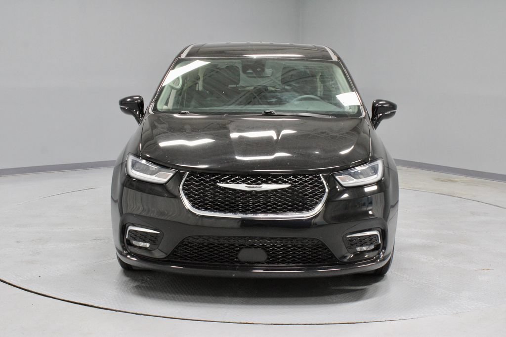 Used 2024 Chrysler Pacifica Touring-L FWD image 7