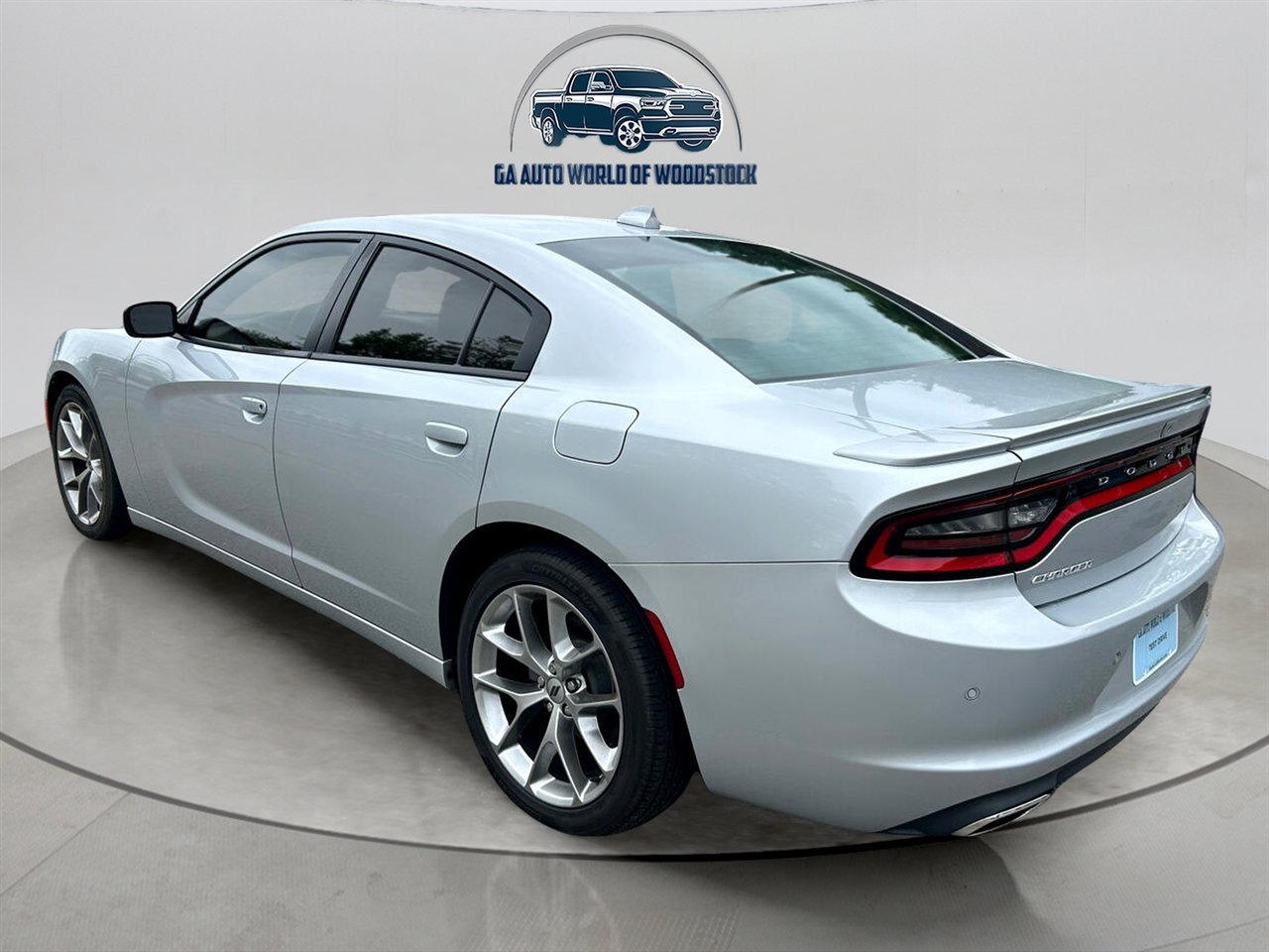 Used 2020 Dodge Charger SXT w/ Plus Group image 4