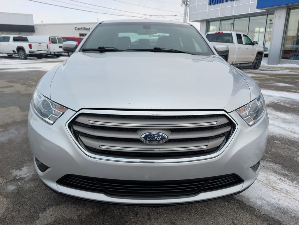 Used 2018 Ford Taurus SEL image 2