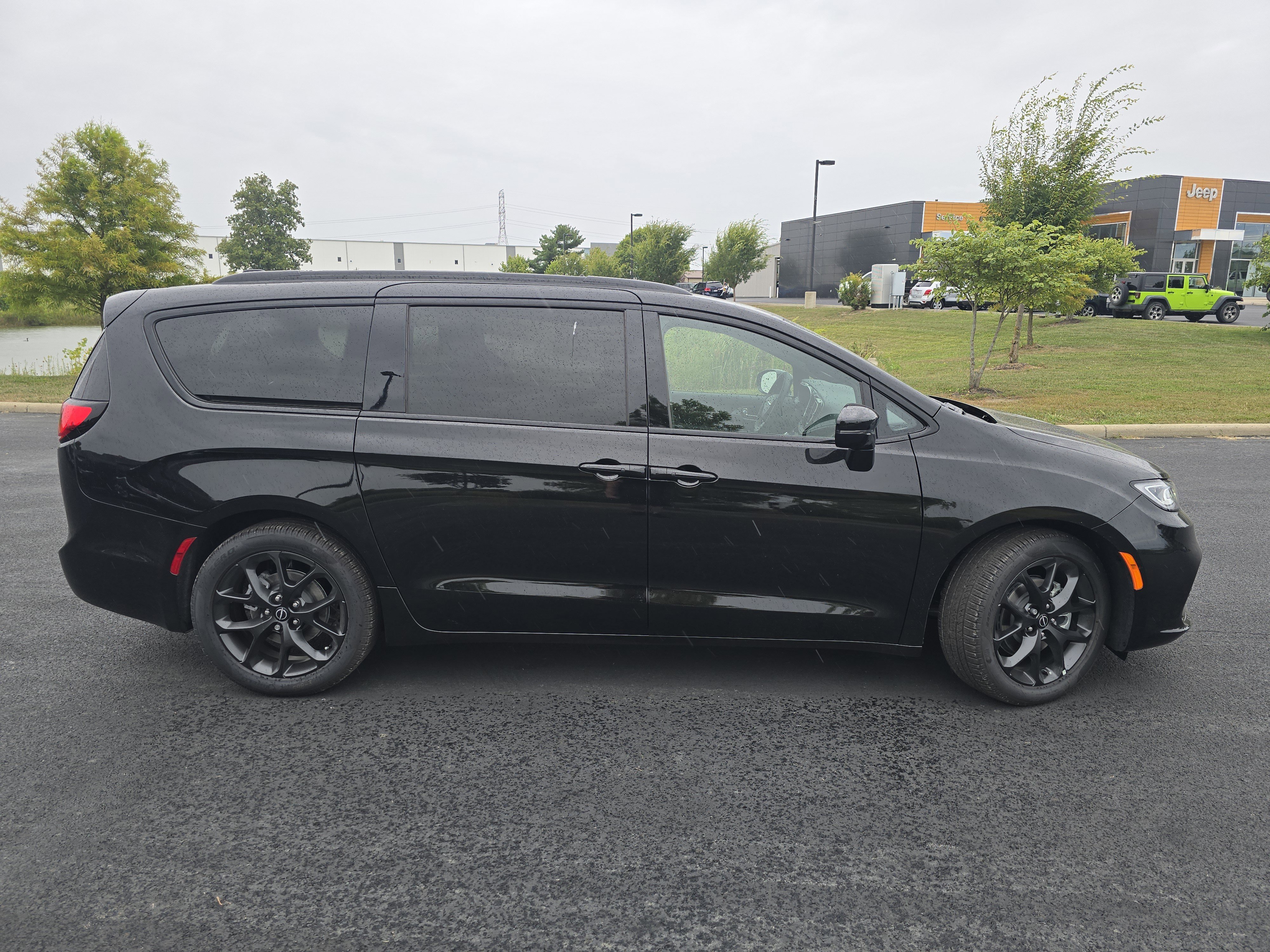 New 2026 Chrysler Pacifica Limited w/ S Appearance Package image 19