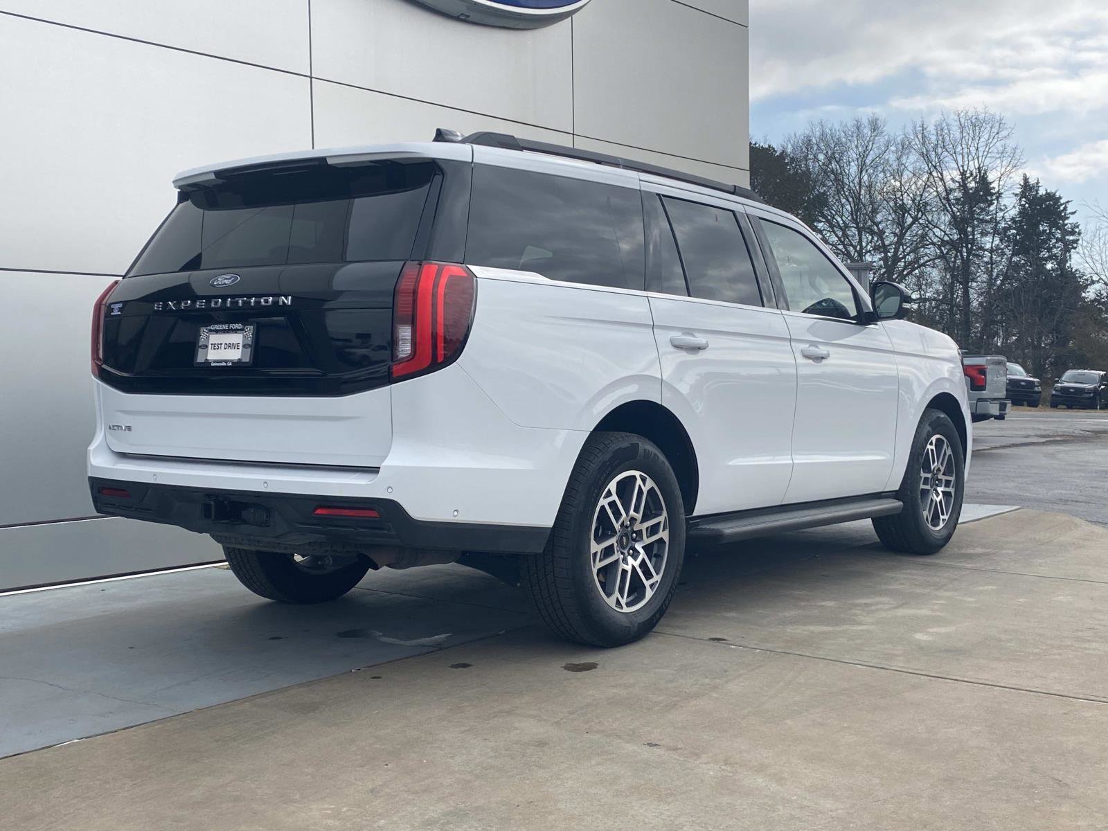 Used 2025 Ford Expedition Active image 4