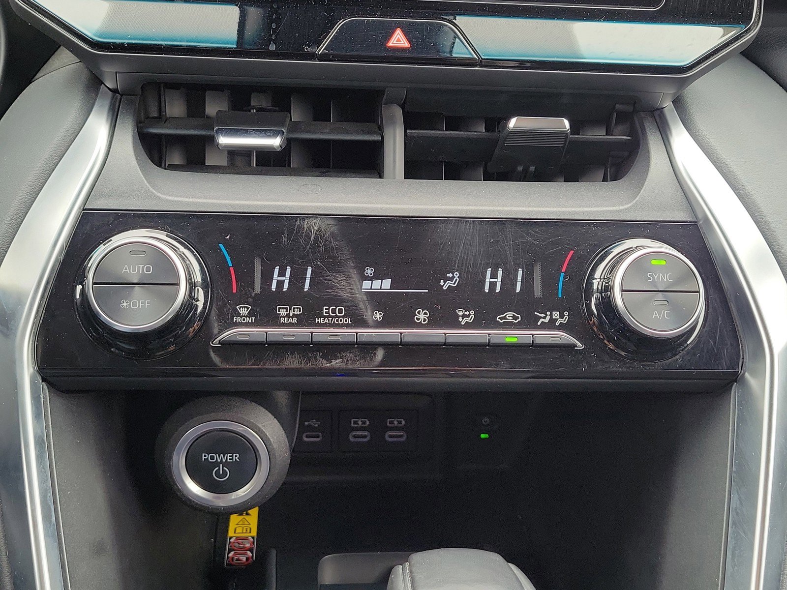 Used 2024 Toyota Venza LE AWD/4WD image 29