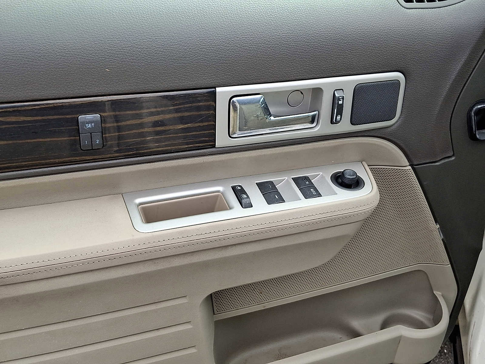Used 2008 Lincoln MKX AWD image 11
