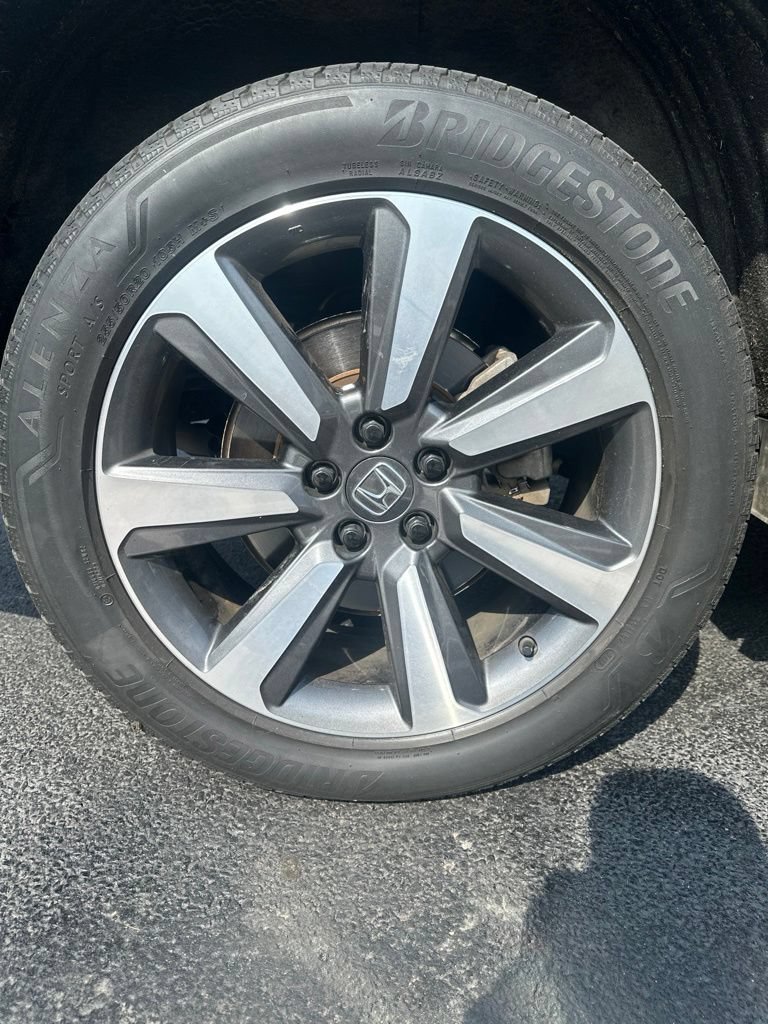 Used 2023 Honda Pilot Touring image 5