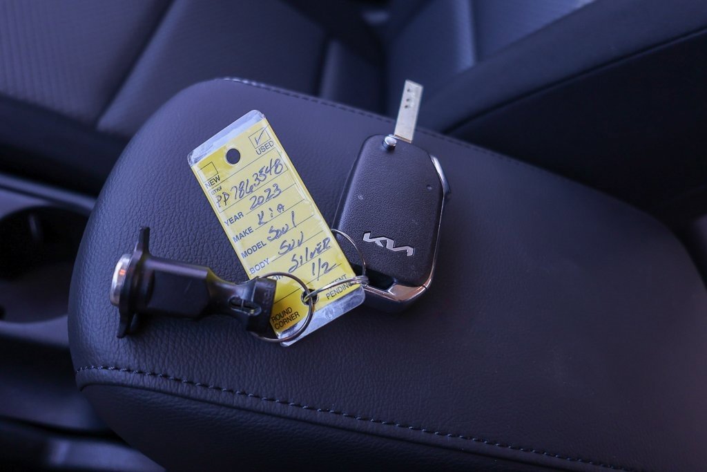 Used 2023 Kia Soul LX image 27