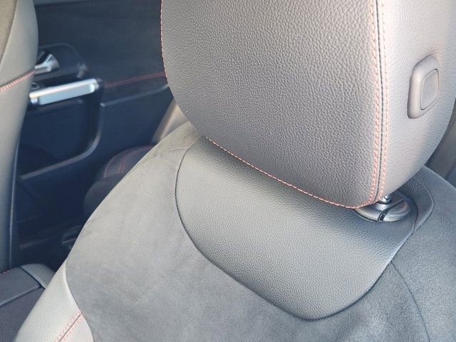 Used 2022 Mercedes-Benz GLB 250 4MATIC image 20