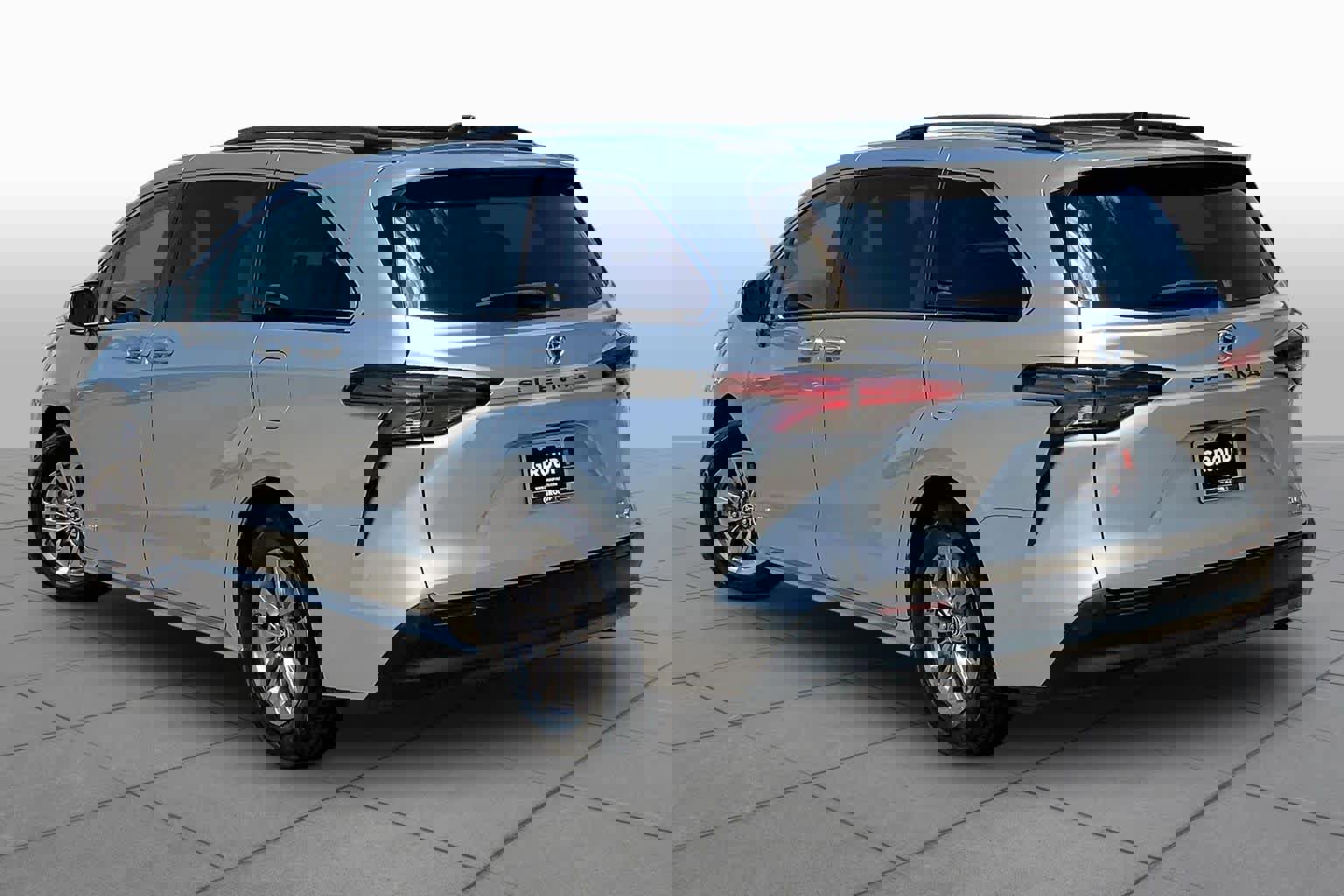 Used 2021 Toyota Sienna XLE image 12