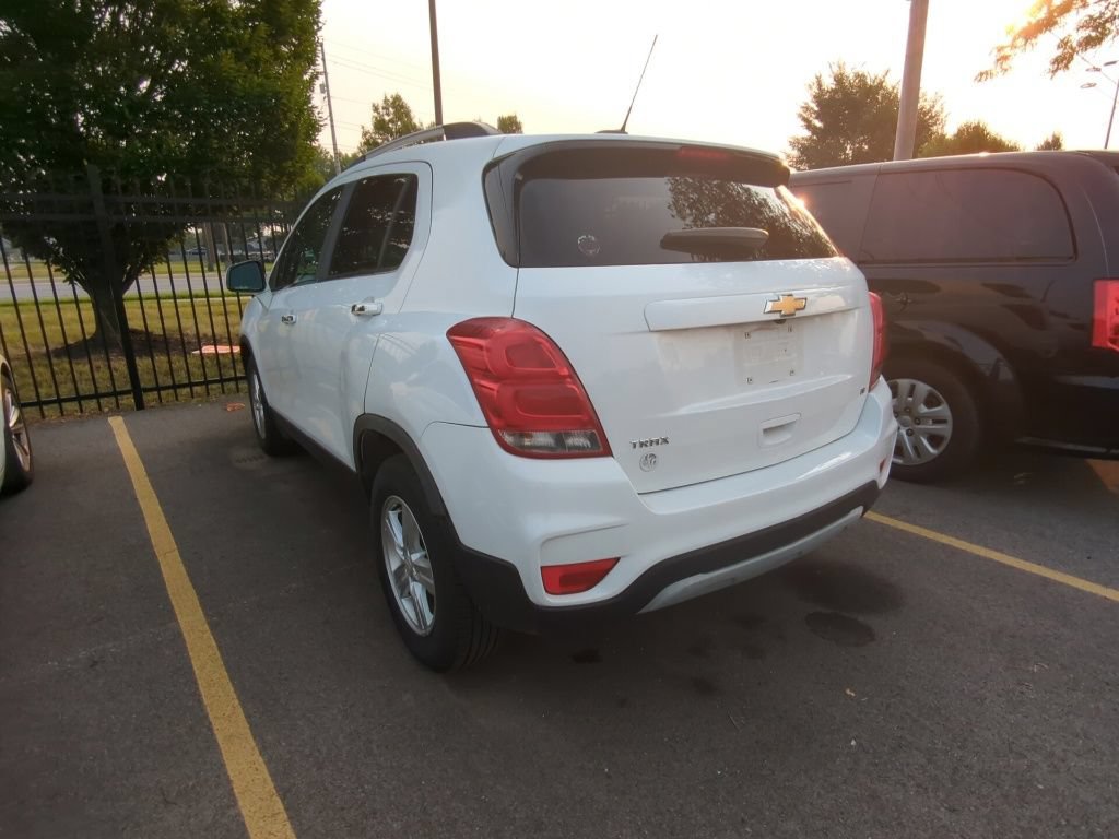 Used 2017 Chevrolet Trax LT w/ LT Convenience Package FWD image 4