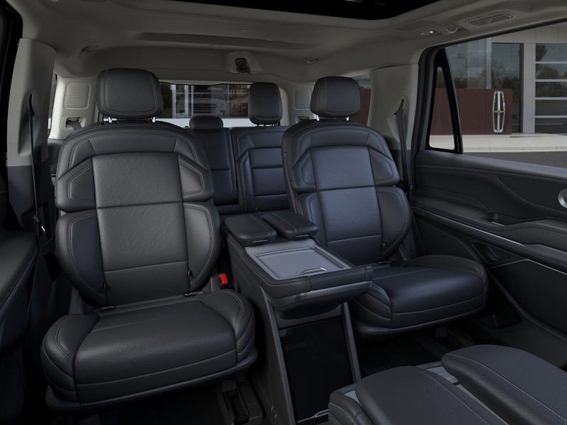 New 2026 Lincoln Navigator Reserve AWD/4WD image 11
