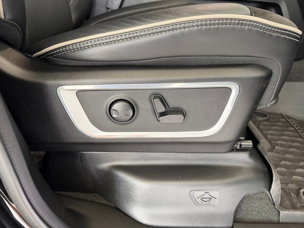 Used 2024 RAM 1500 Laramie AWD/4WD image 30