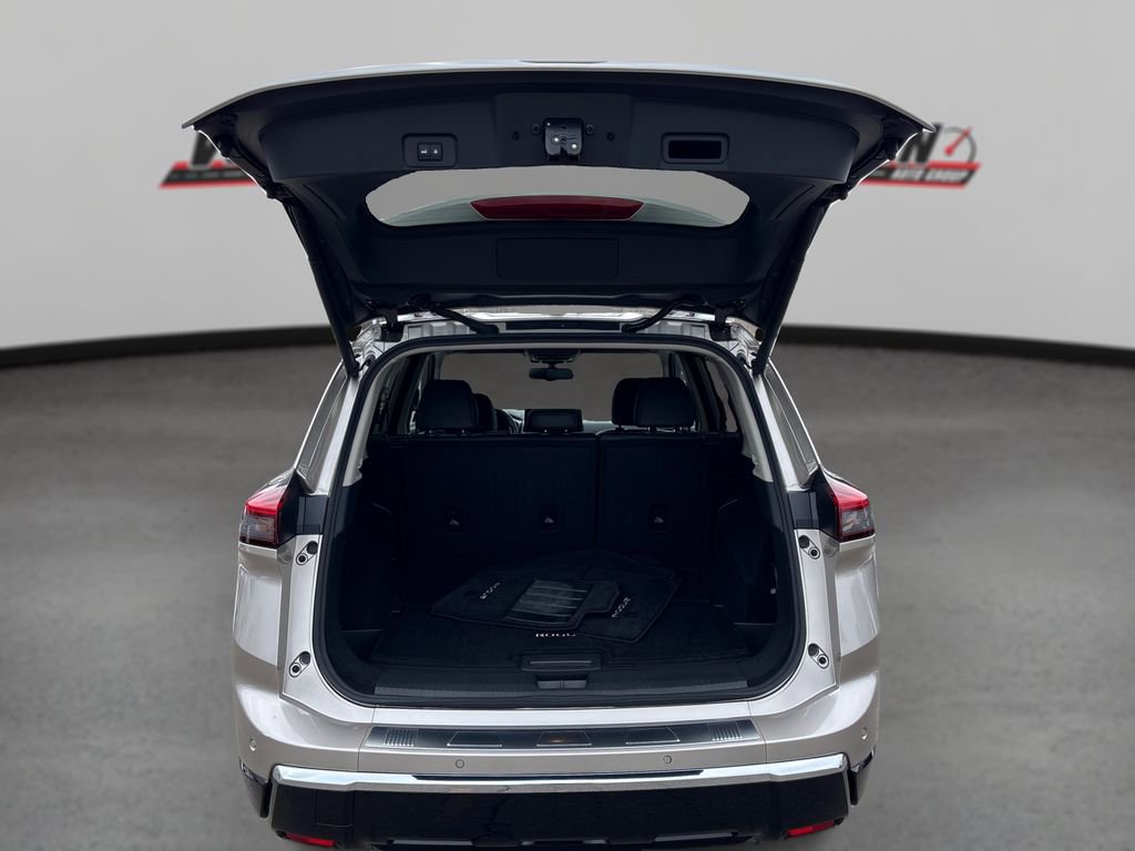 Certified 2025 Nissan Rogue Platinum image 11