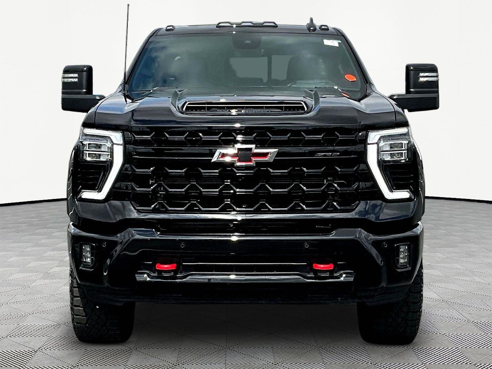 Used 2025 Chevrolet Silverado 2500 ZR2 w/ Technology Package AWD/4WD image 2