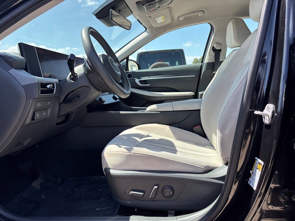 Used 2025 Hyundai Sonata SEL FWD image 11