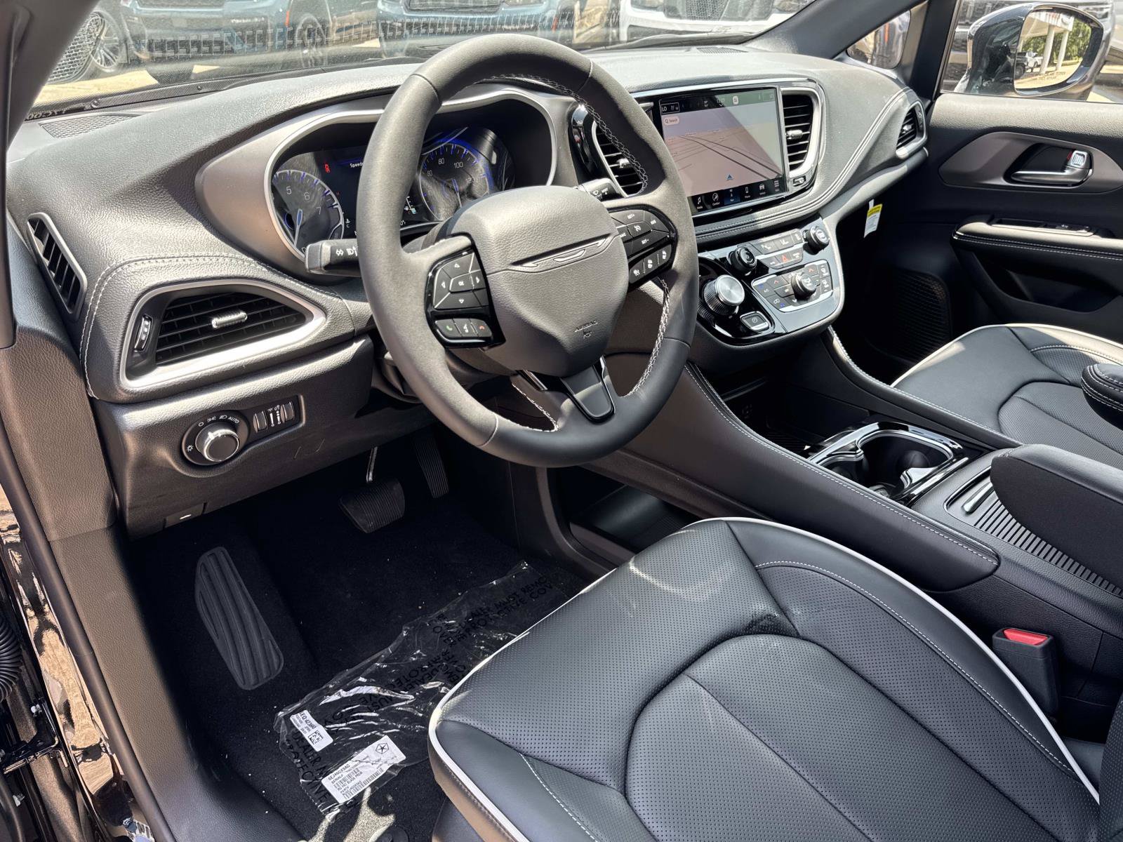 New 2027 Chrysler Pacifica Limited FWD image 10