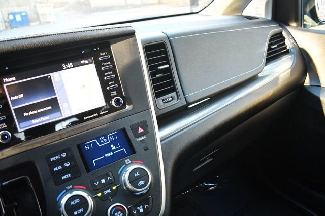Used 2020 Toyota Sienna SE image 27