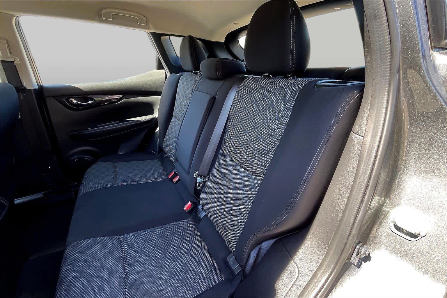 Used 2018 Nissan Rogue Sport SV w/ SV Technology Package FWD image 19