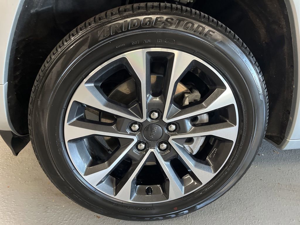 Used 2023 Jeep Grand Cherokee Overland image 7