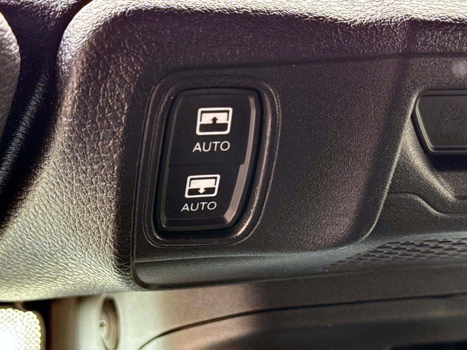 Used 2024 Jeep Wrangler Unlimited AWD/4WD image 18