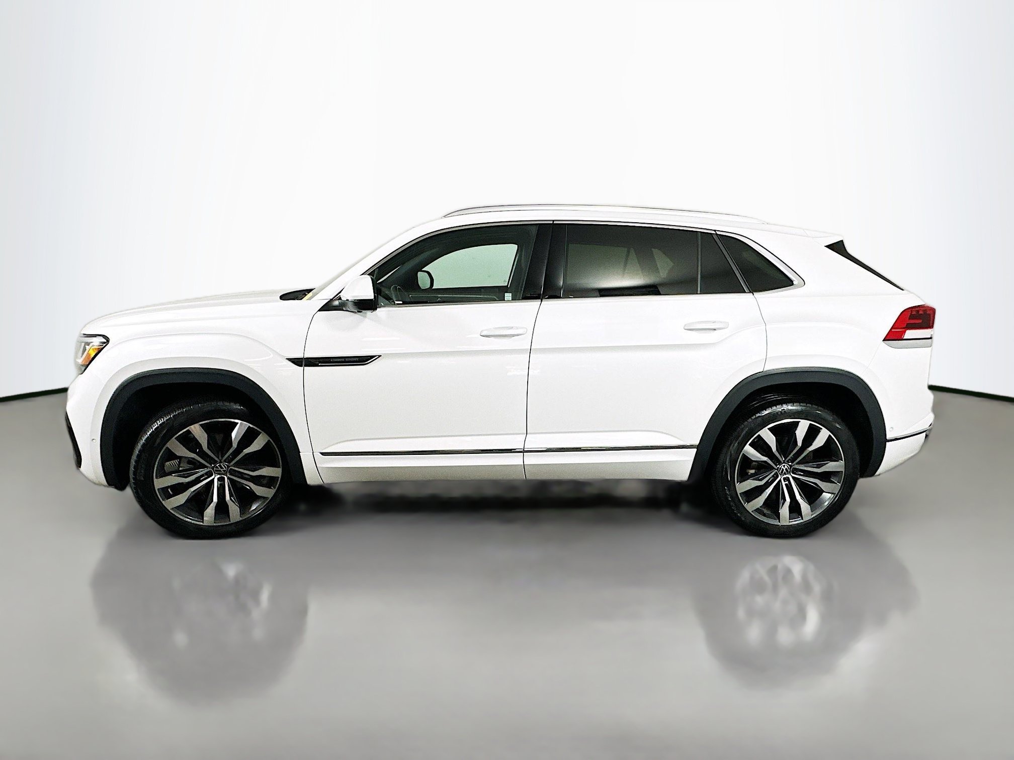 Used 2023 Volkswagen Atlas Cross Sport SEL Premium R-Line AWD/4WD image 4