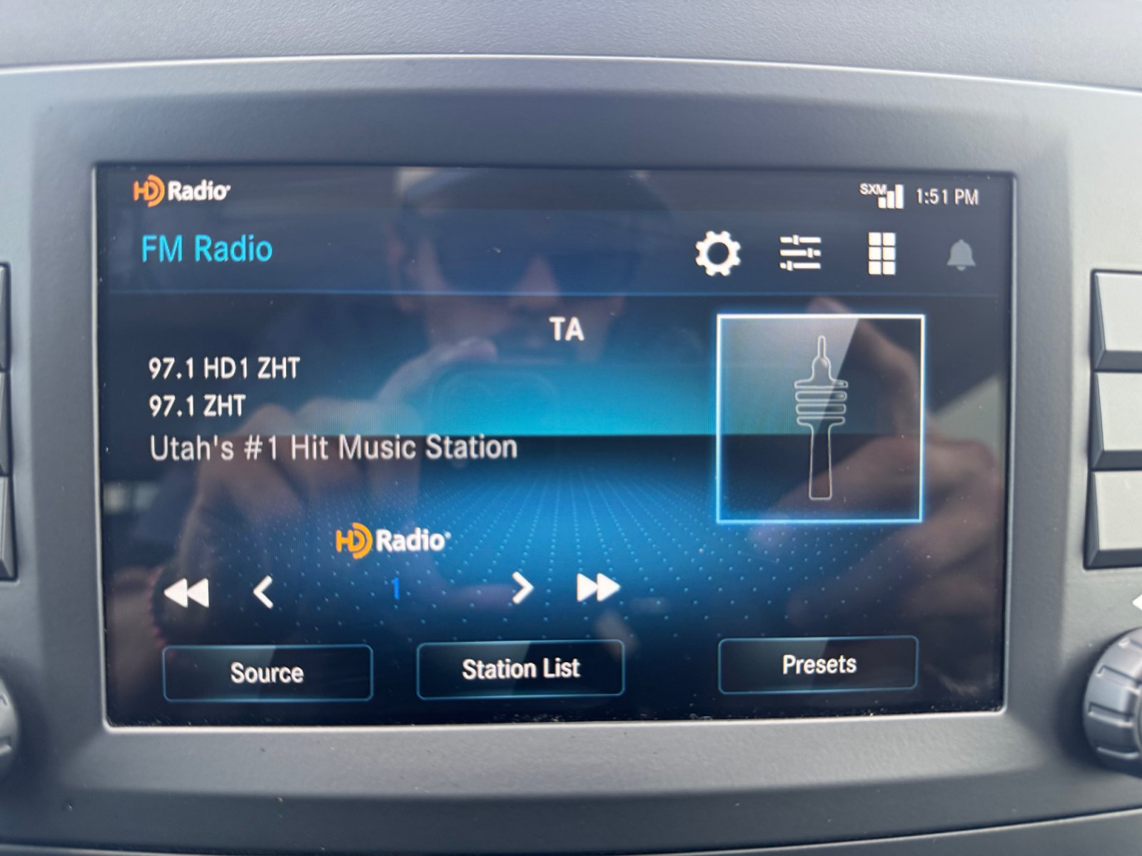 Used 2023 Mercedes-Benz Metris Passenger image 25