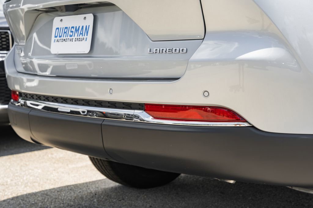 New 2025 Jeep Grand Cherokee Laredo X w/ Luxury Tech Group I image 9