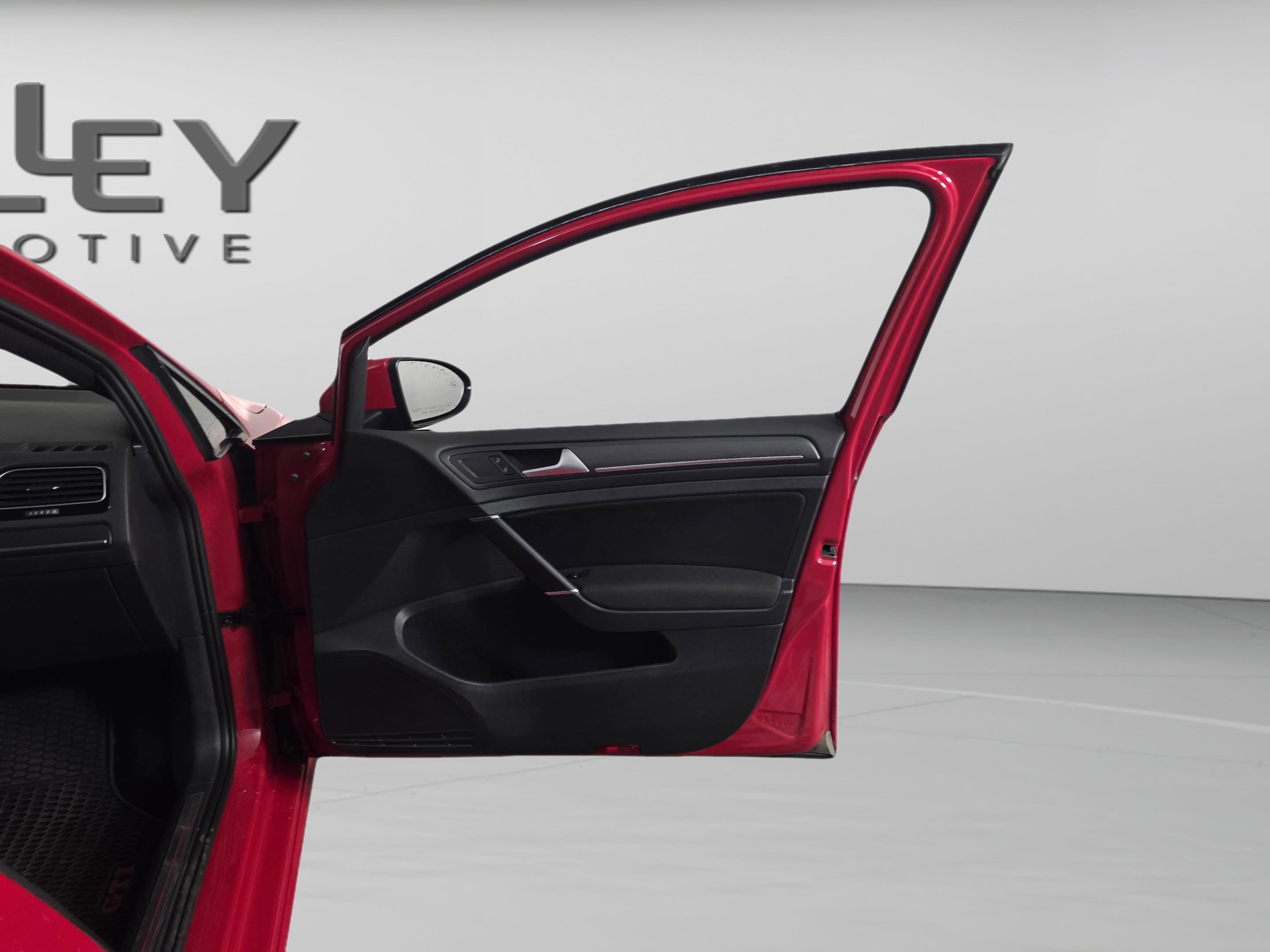 Used 2020 Volkswagen Golf S image 27