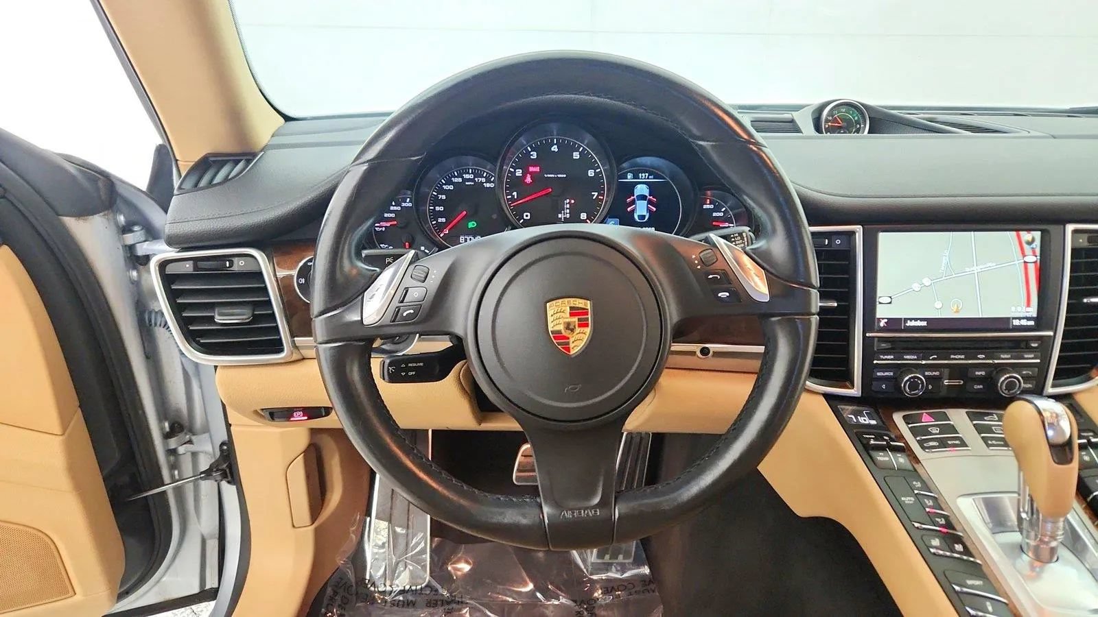 Used 2015 Porsche Panamera 4 AWD/4WD image 26