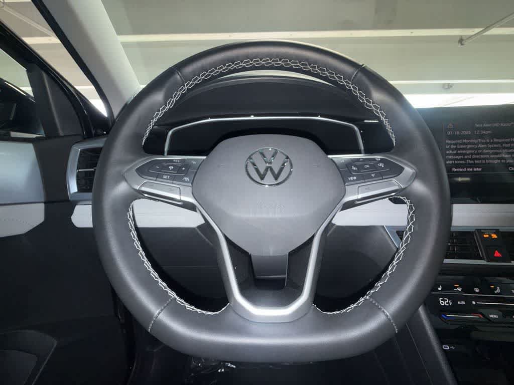 New 2025 Volkswagen Taos SE FWD image 15