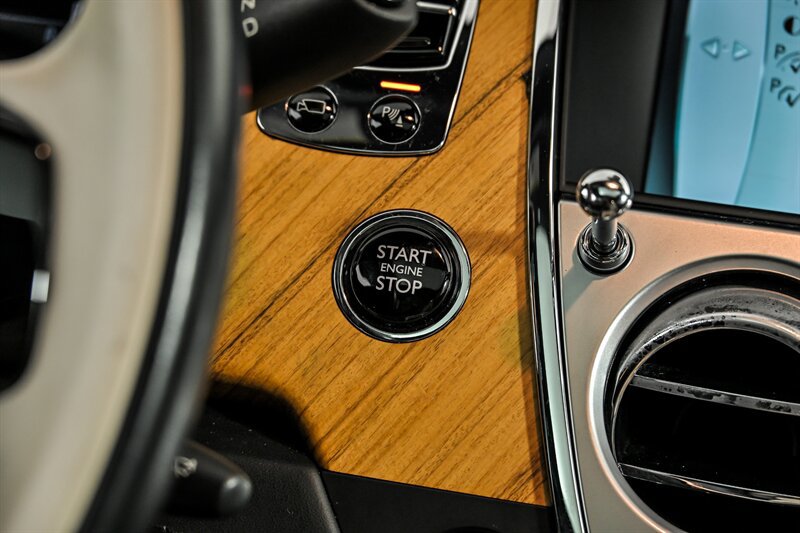 Used 2017 Rolls-Royce Wraith RWD image 27