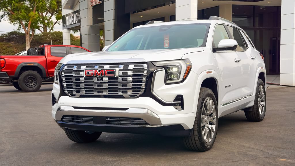 New 2026 GMC Terrain Denali AWD/4WD image 2